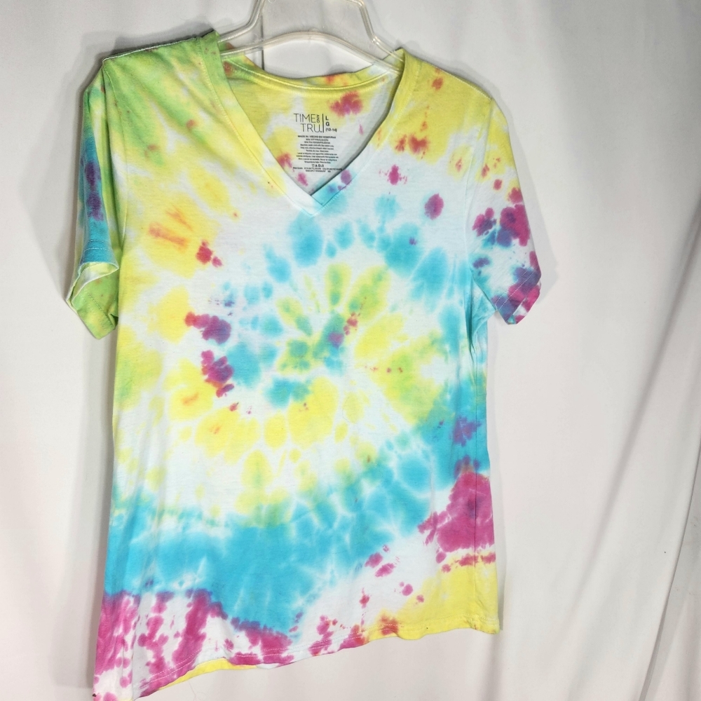 Time & Tru White Tie Dye V Neck Short Sleeve Top Size Large (12-14)